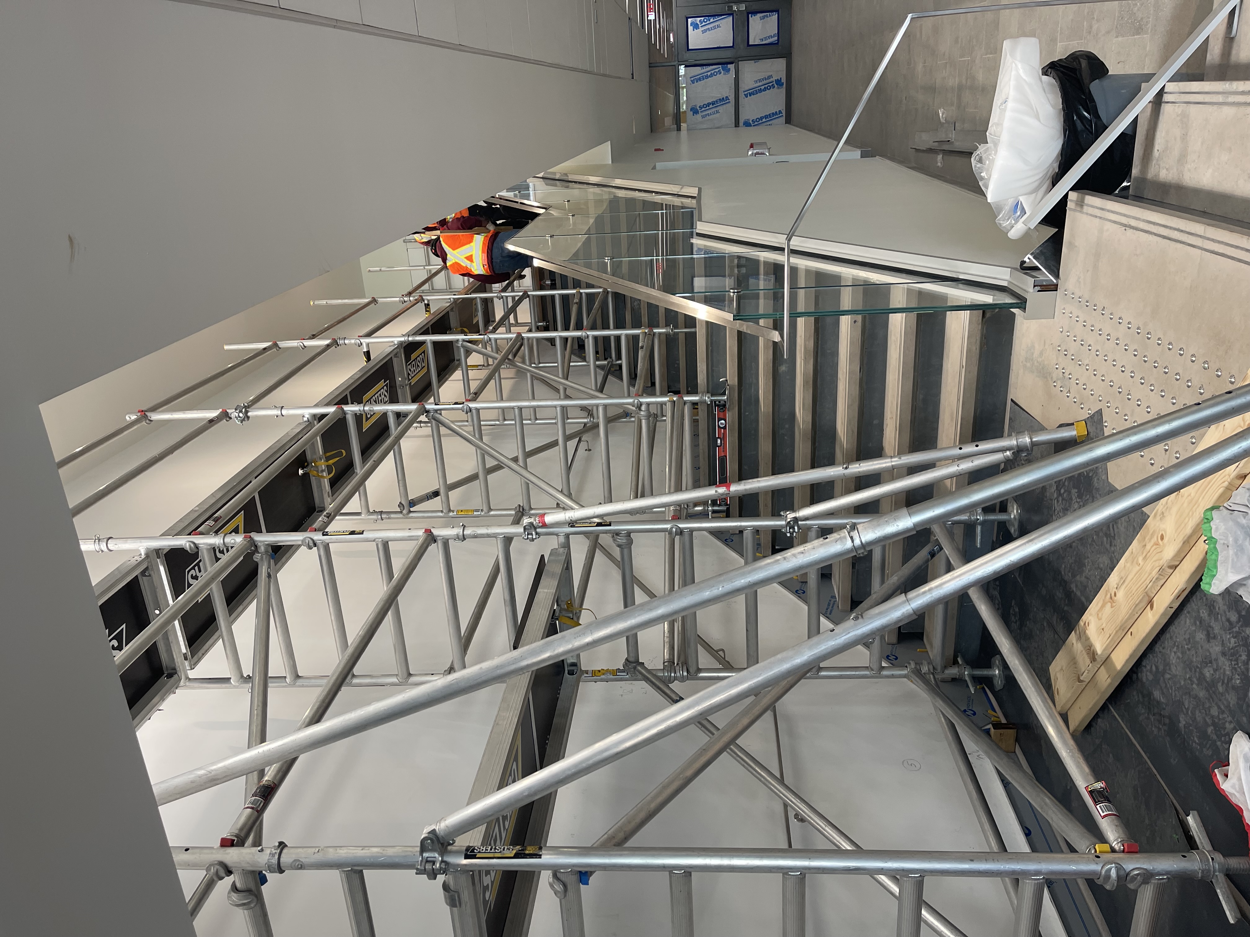 Connected Custers scaffold platforms following a staircase