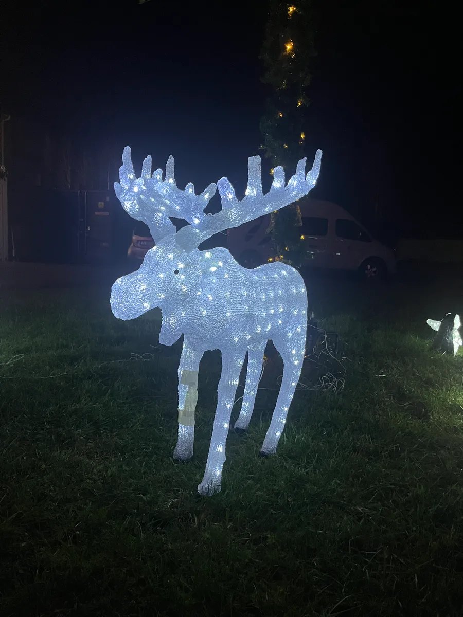 Utendørs lysfigur formet som en elg med LED-lys
