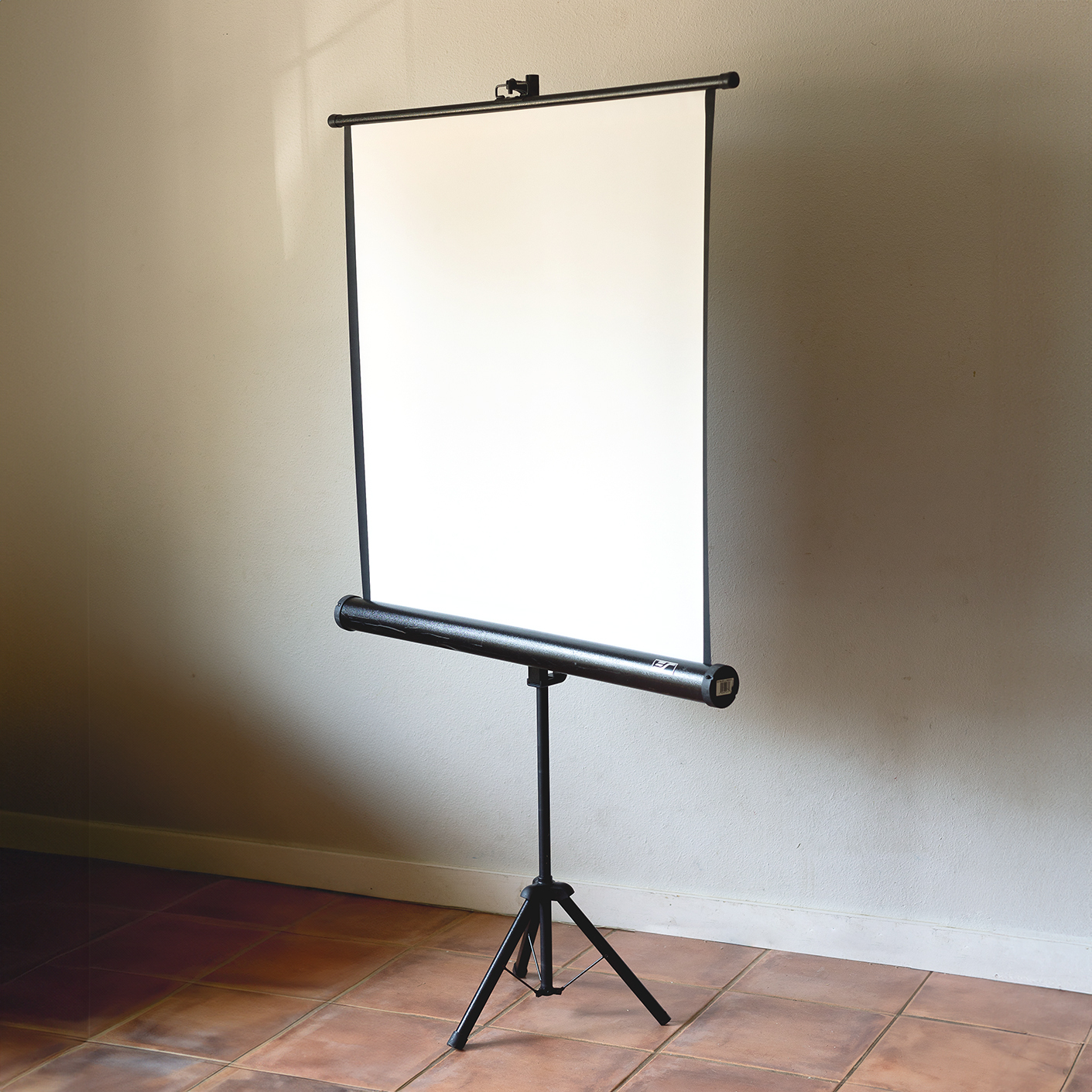 Traveling Pull Down White Video Screen | Prop Haulin