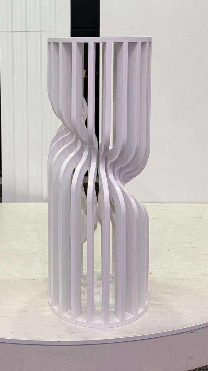 Distorted Stand Twirled Stand | EB Wedding & Events