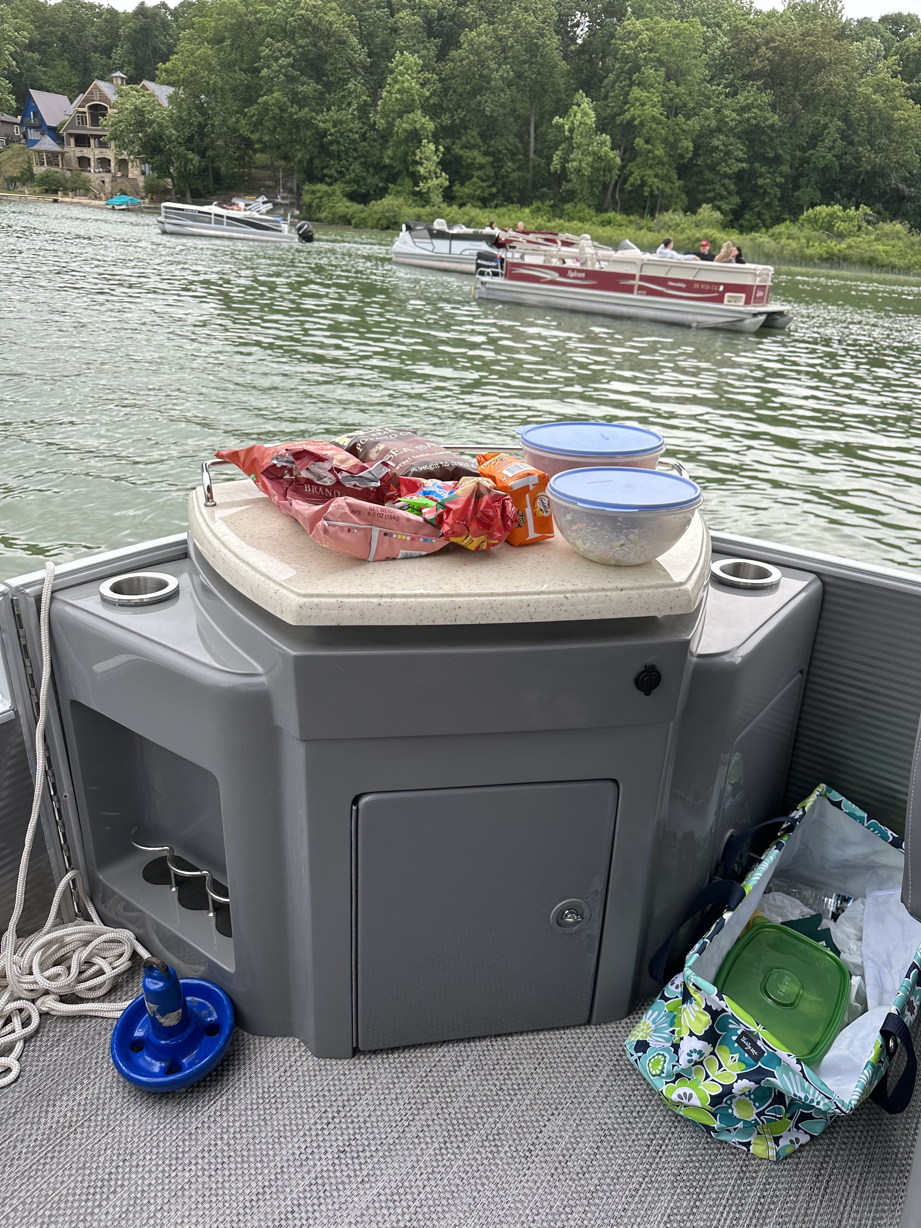 24 Bennington 115HP | 101 Lakes Pontoon Rentals